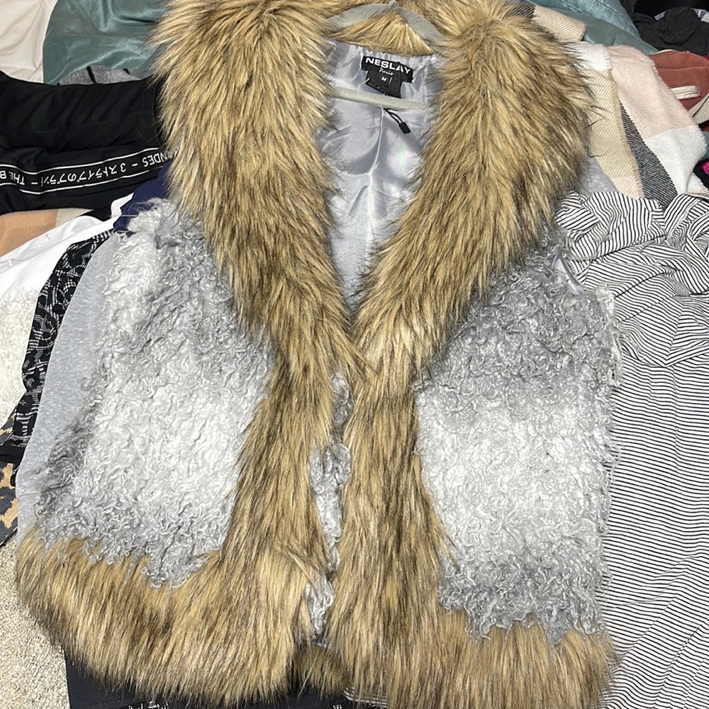 NESLAY Faux Fur Vest